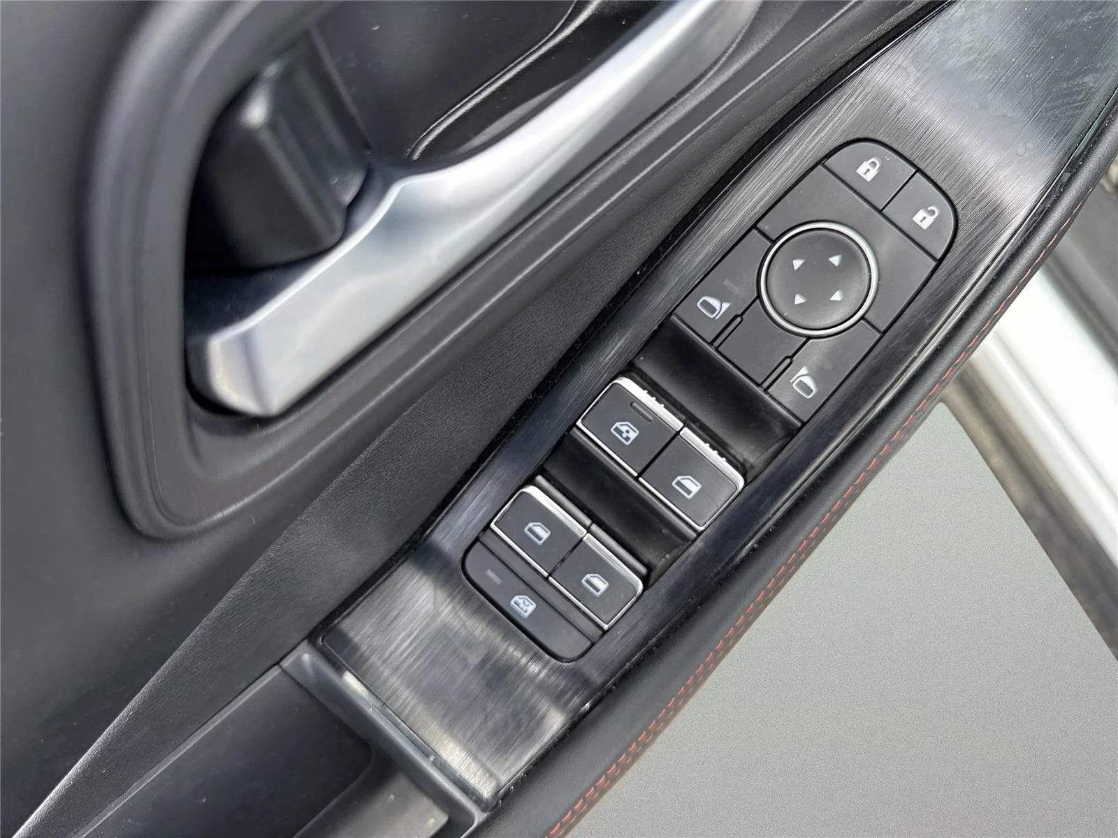 Used 2025 Everest White Pearl Nissan Rock Creek image 18