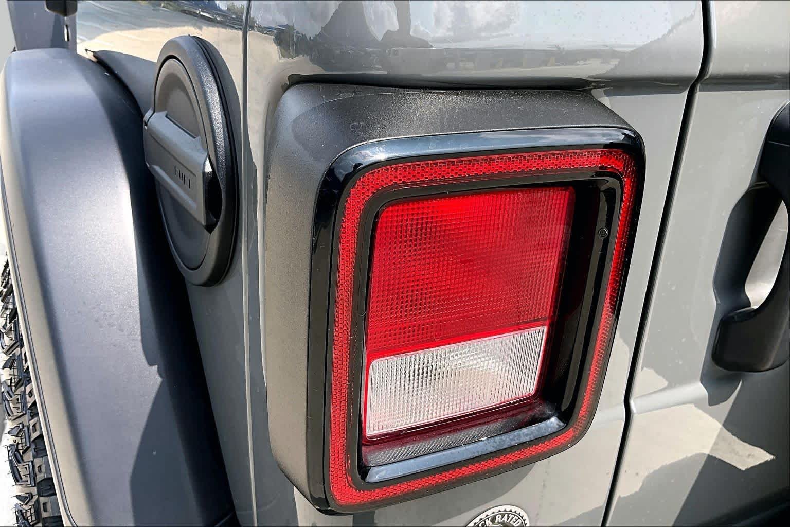 Used 2021 Sting-Gray Clearcoat Jeep Rubicon image 25