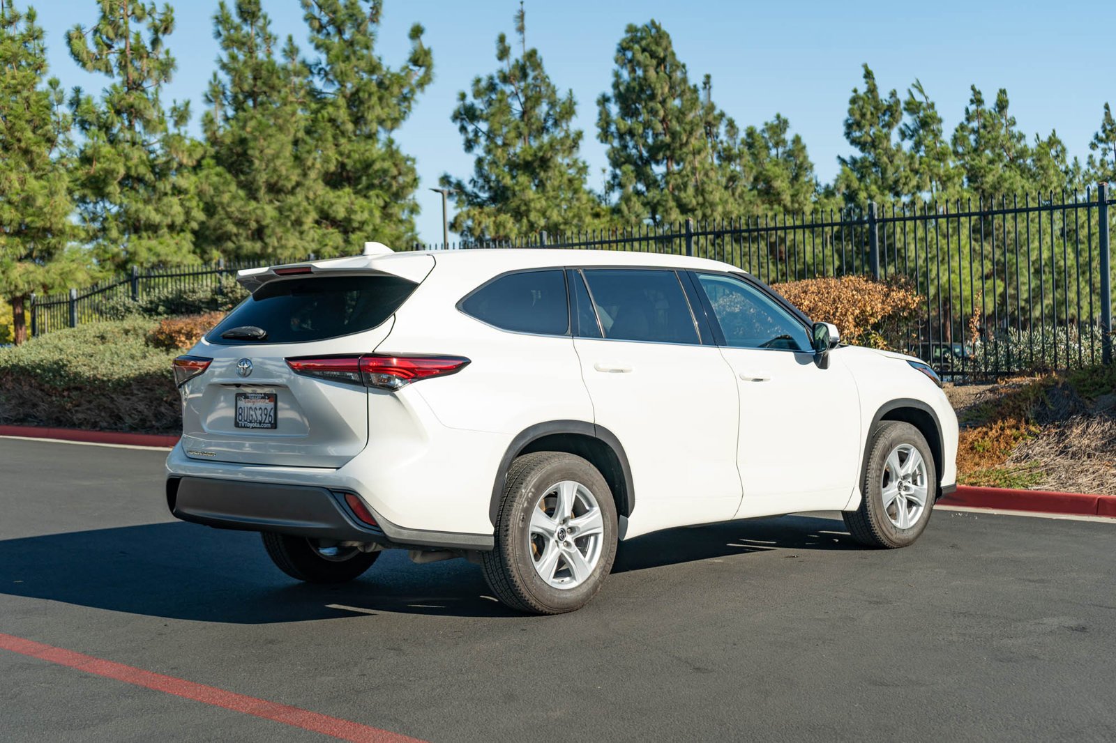 Certified Used 2021 Blizzard Pearl Toyota L image 9