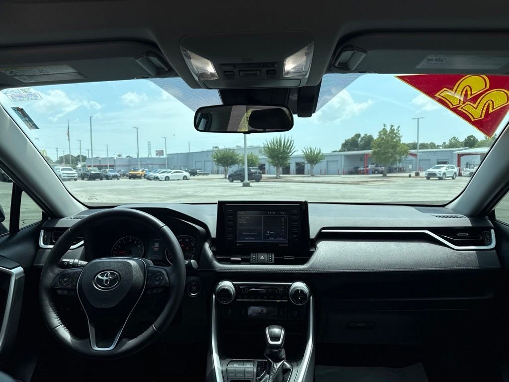 Used 2022 Silver Toyota XLE Premium image 17