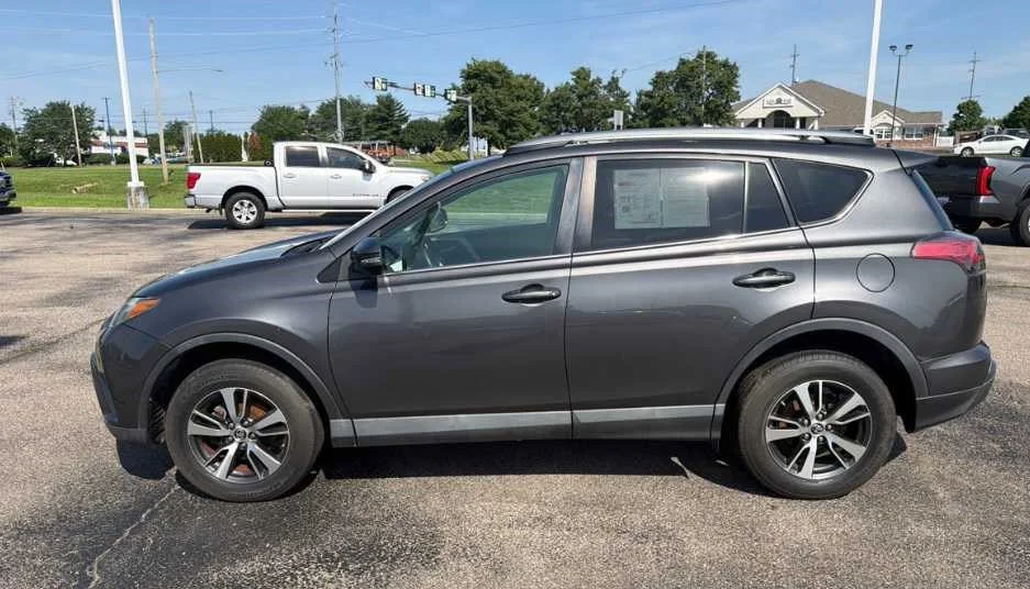 Used 2018 Magnetic Gray Metallic Toyota XLE image 7