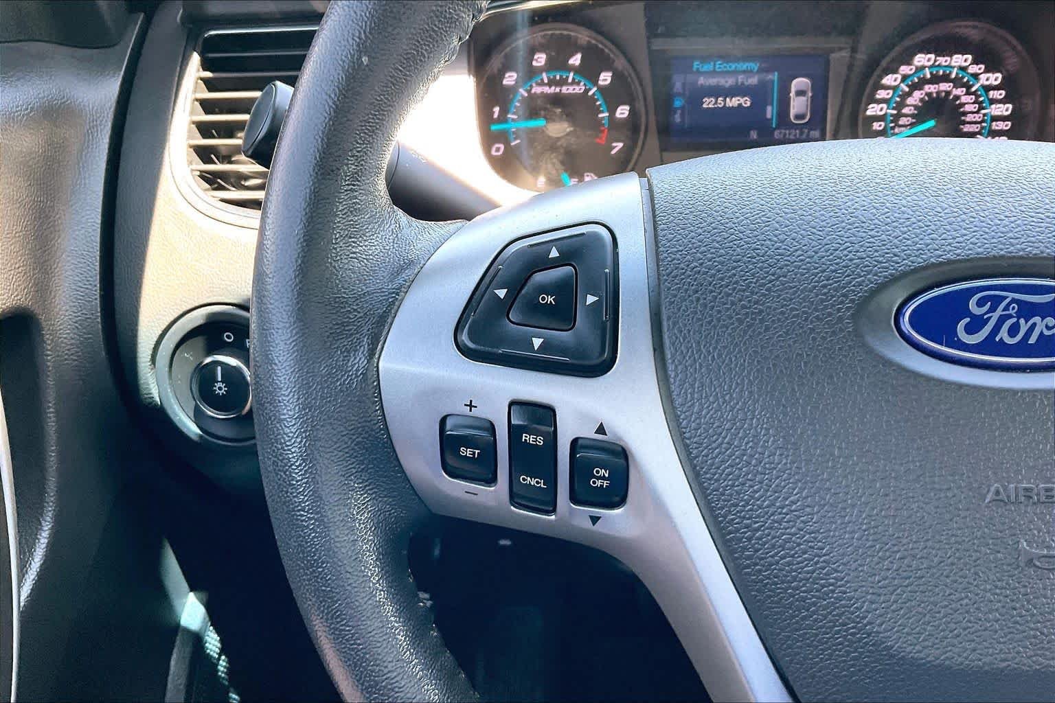 Used 2018 White Gold Metallic Ford SEL image 22