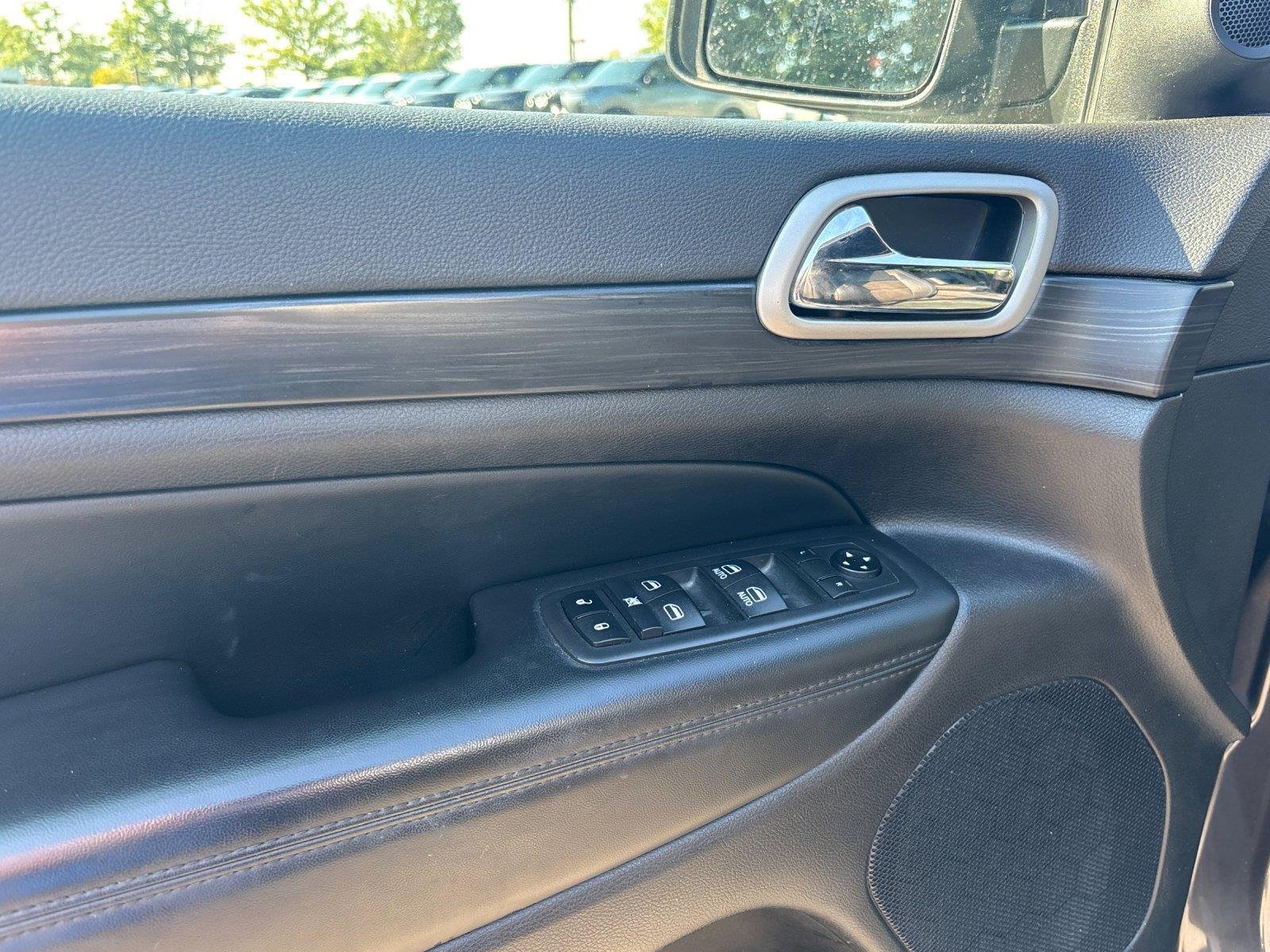 Used 2020 Granite Crystal Metallic Clearcoat Jeep Altitude image 14