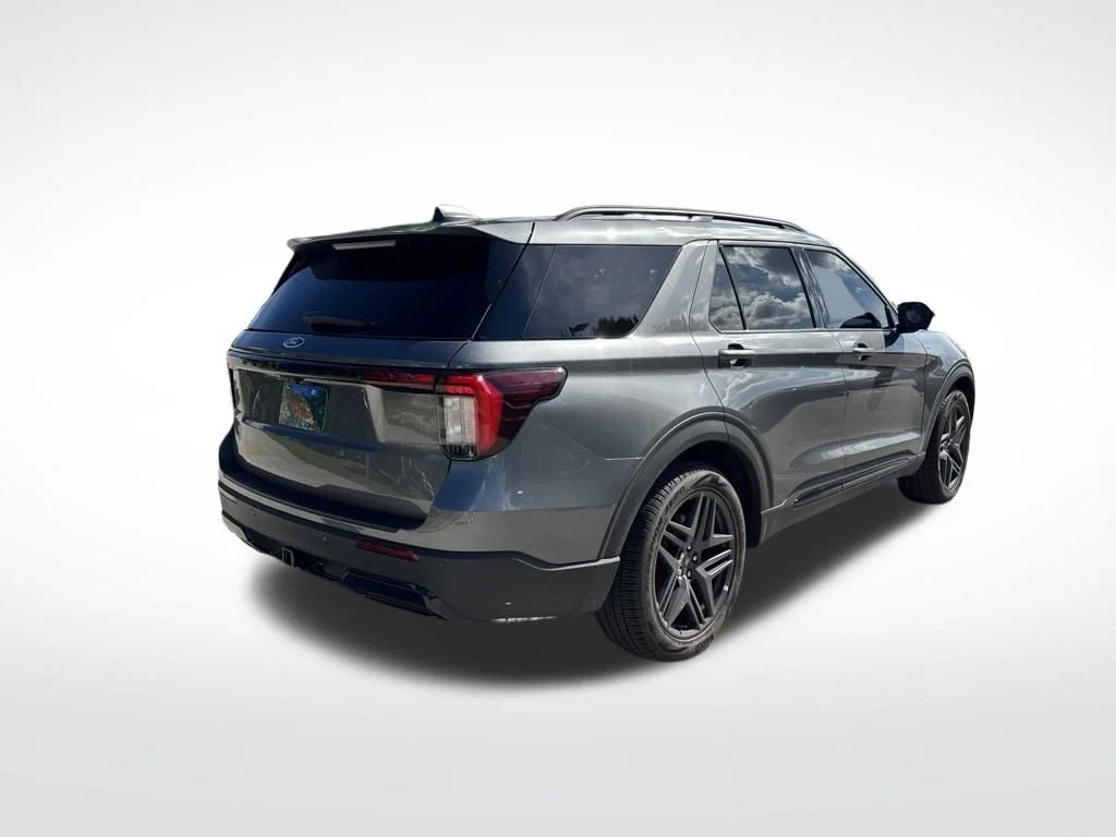 Used 2026 Gray Metallic Ford ST-Line image 5