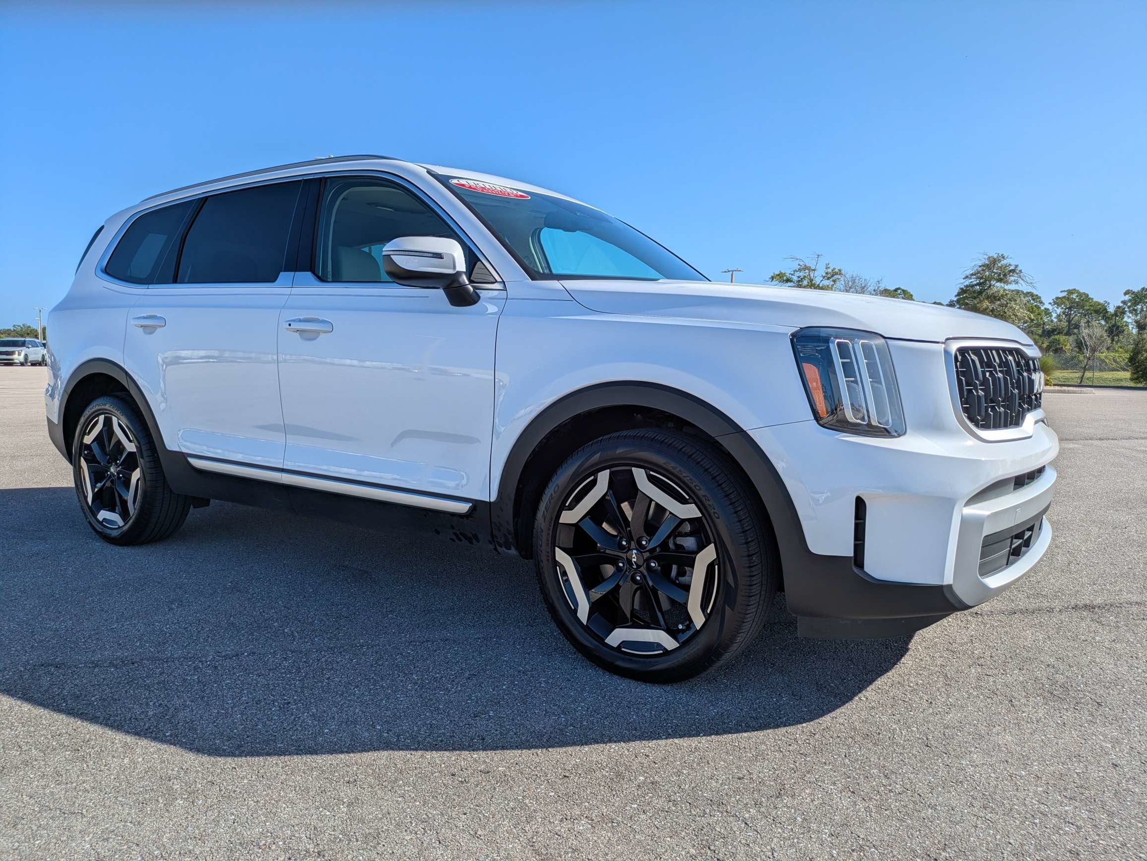 Certified Used 2024 Glacial White Pearl Kia EX image 2