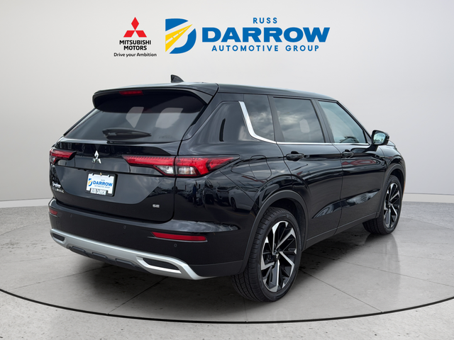 Used 2022 Black Mitsubishi SE image 5