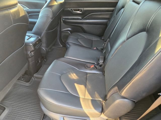 Used 2025 Off-white Toyota XLE image 12