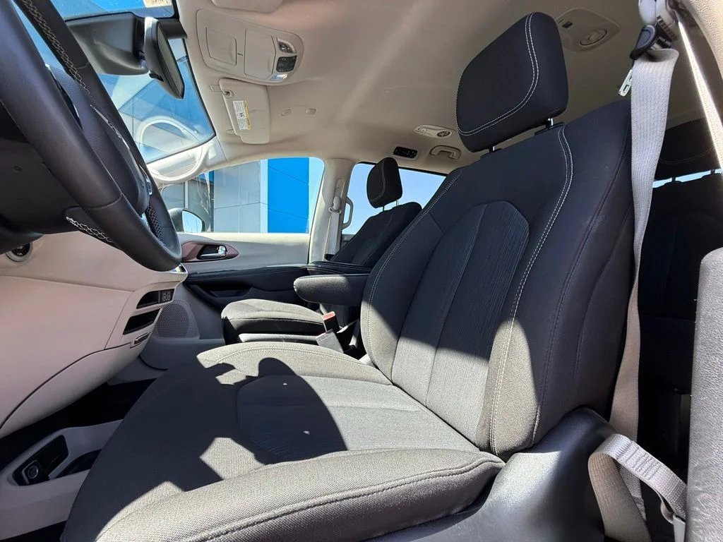 Used 2023 Black Chrysler LX image 35