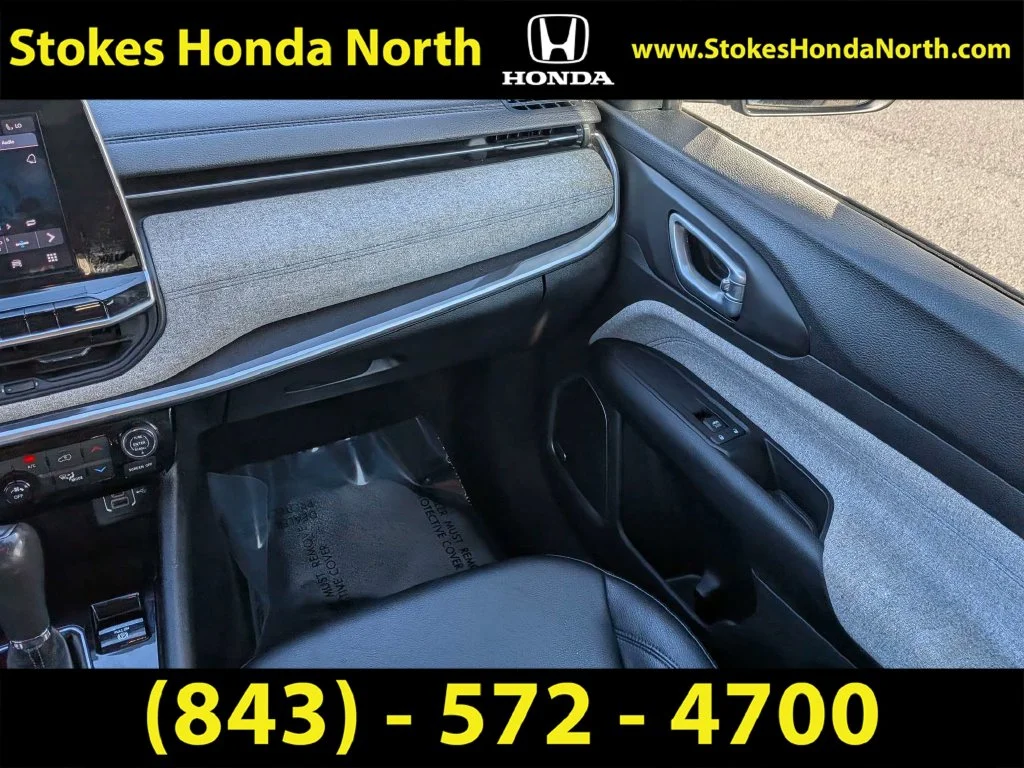 Used 2022 Black Jeep Latitude image 17