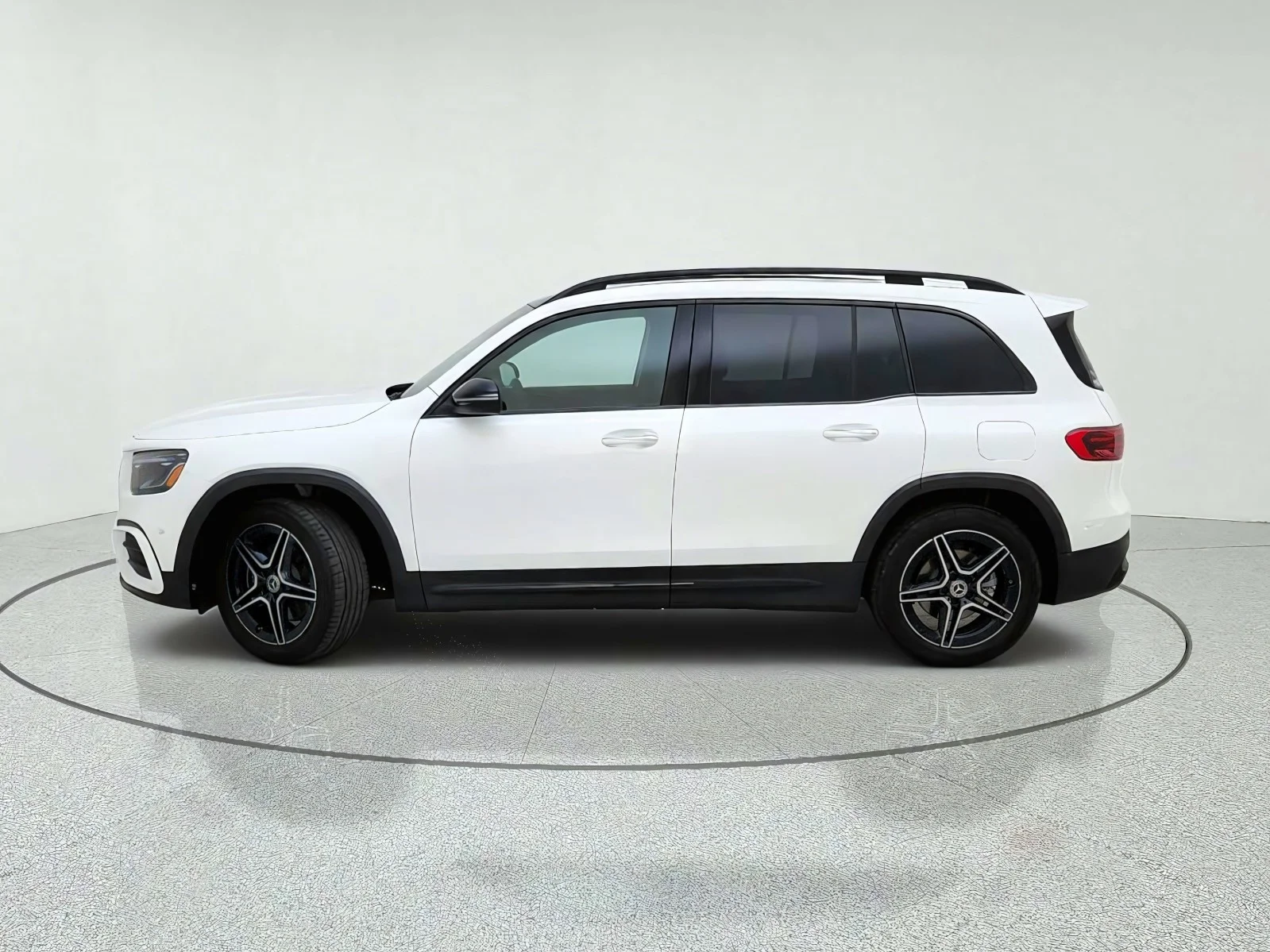 Used 2024 Polar White Mercedes-Benz GLB 250 image 14