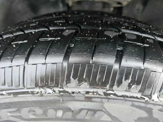 Used 2019 Silver Jeep Limited image 28