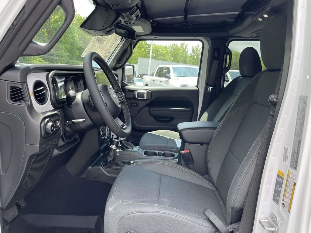 New 2026 Bright White Clear-Coat Exterior Paint Jeep Sport S image 25