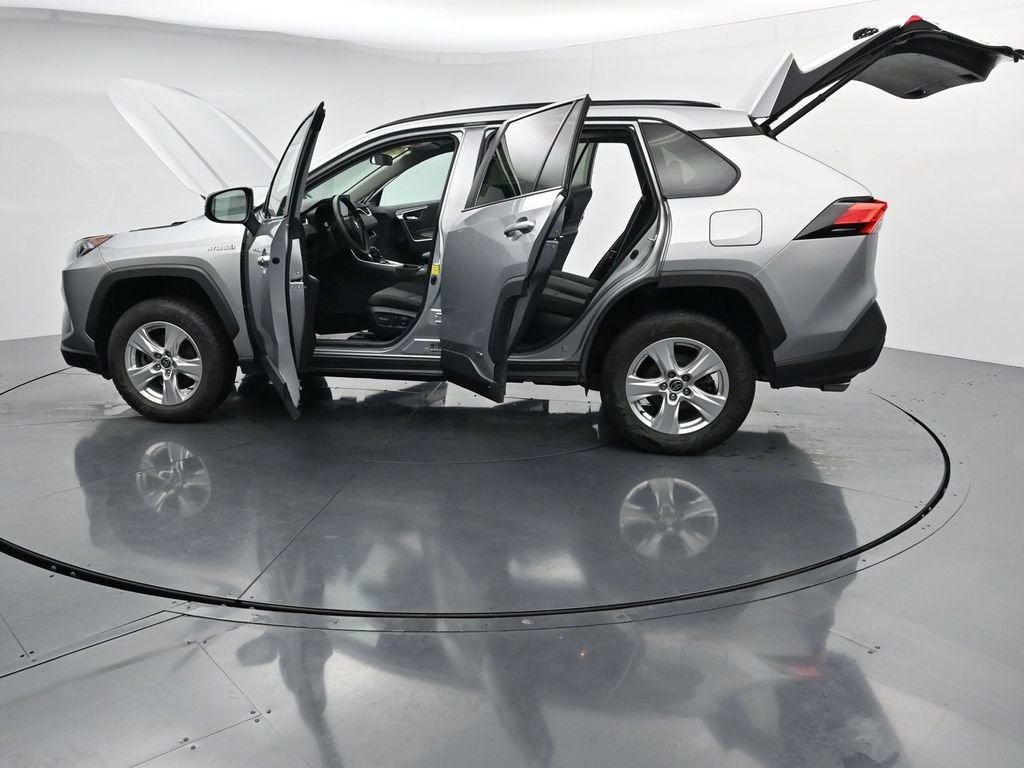 Used 2021 Silver Toyota XLE image 39