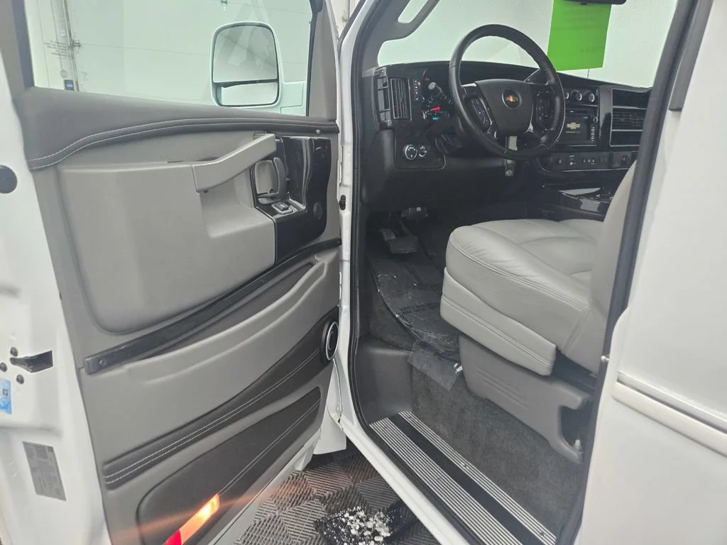 Used 2020 Summit White Chevrolet WT image 14