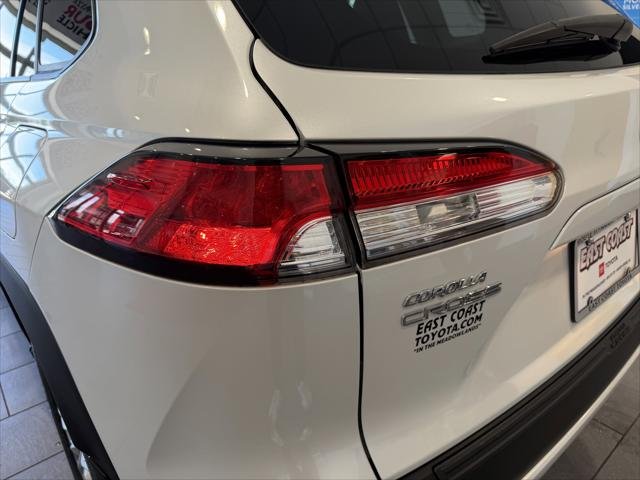 Certified Used 2023 WIND CHILL PEARL Toyota  image 39
