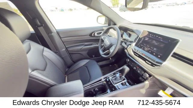 New 2026 White Jeep Latitude image 36
