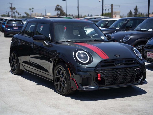 2026 MINI 4 Door Iconic