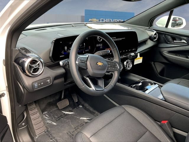 Used 2026 Summit White Chevrolet LT image 9