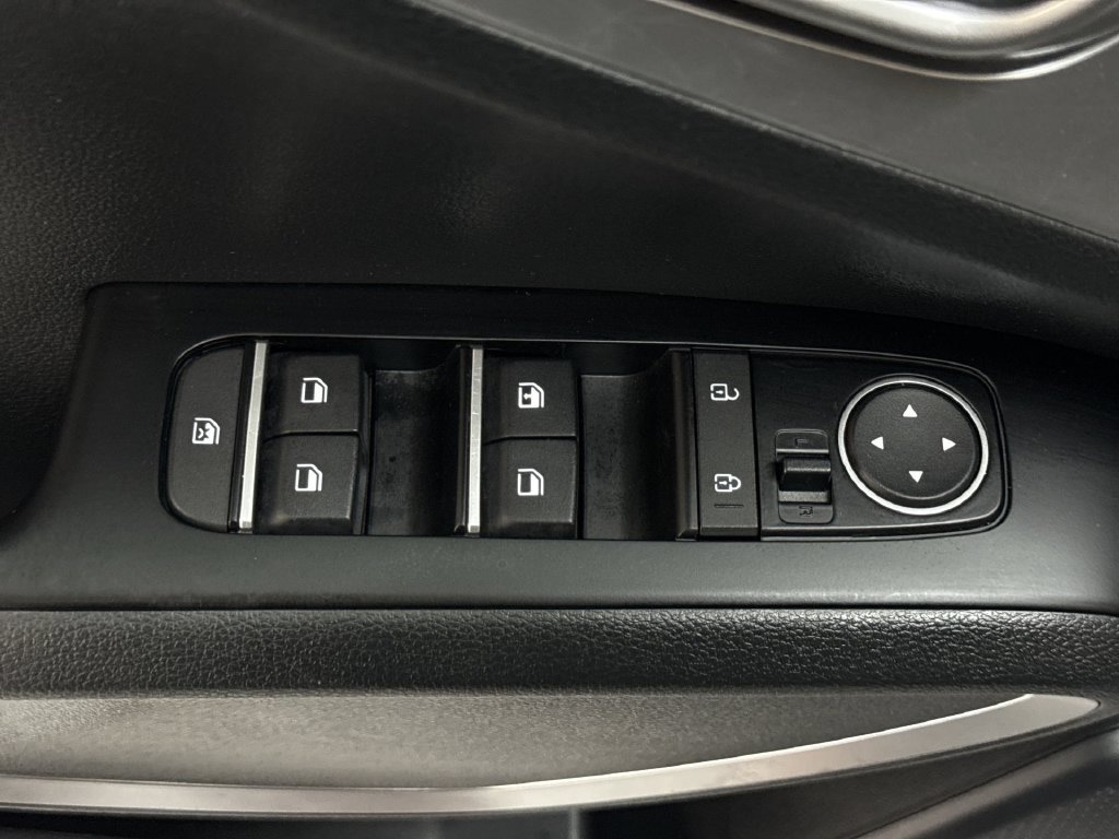 Used 2025 Snow White Pearl Kia LX image 14