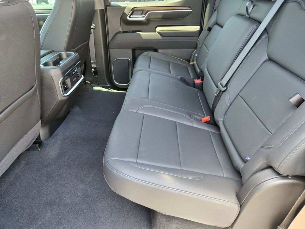 2026 GMC Sierra 1500 SLT - Photo 8