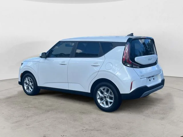 Used 2024 Snow White Pearl Kia LX image 3