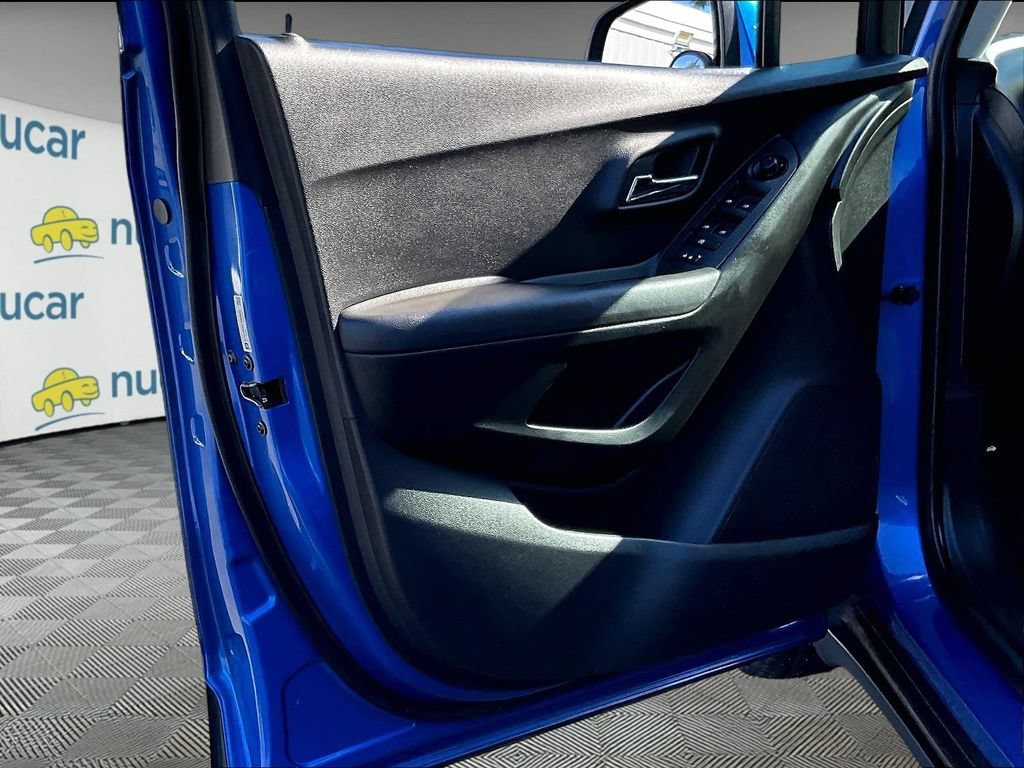 Used 2015 BRILLIANT BLUE METALLIC Chevrolet LT image 9