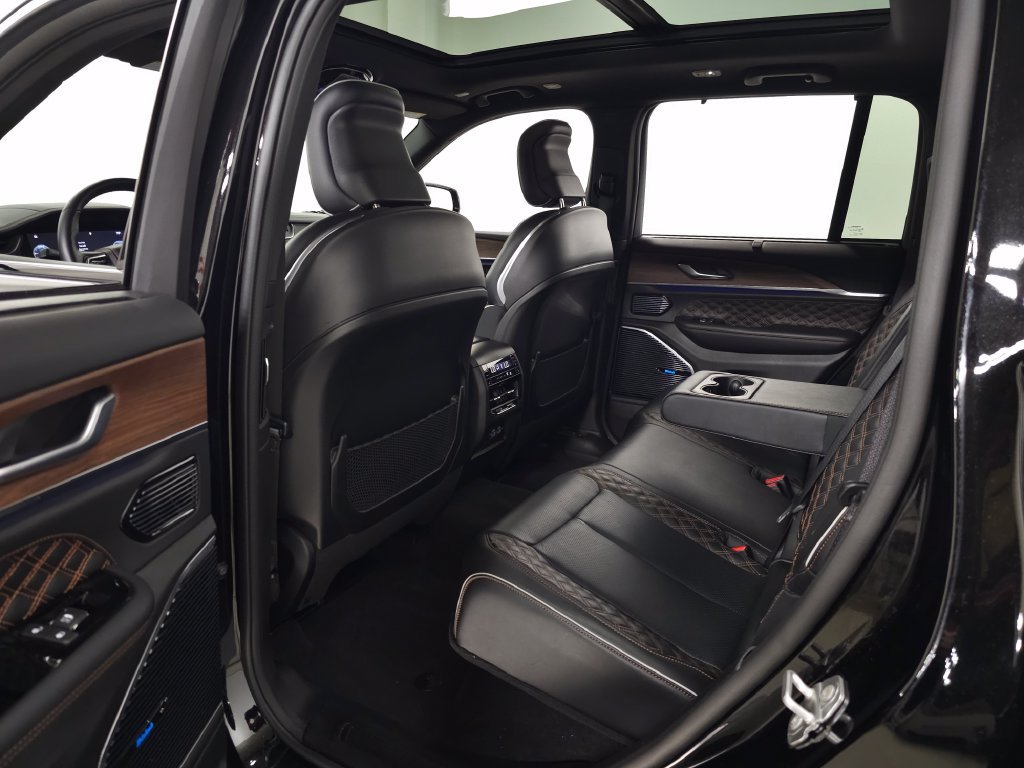 Used 2022 Black Jeep Summit image 39