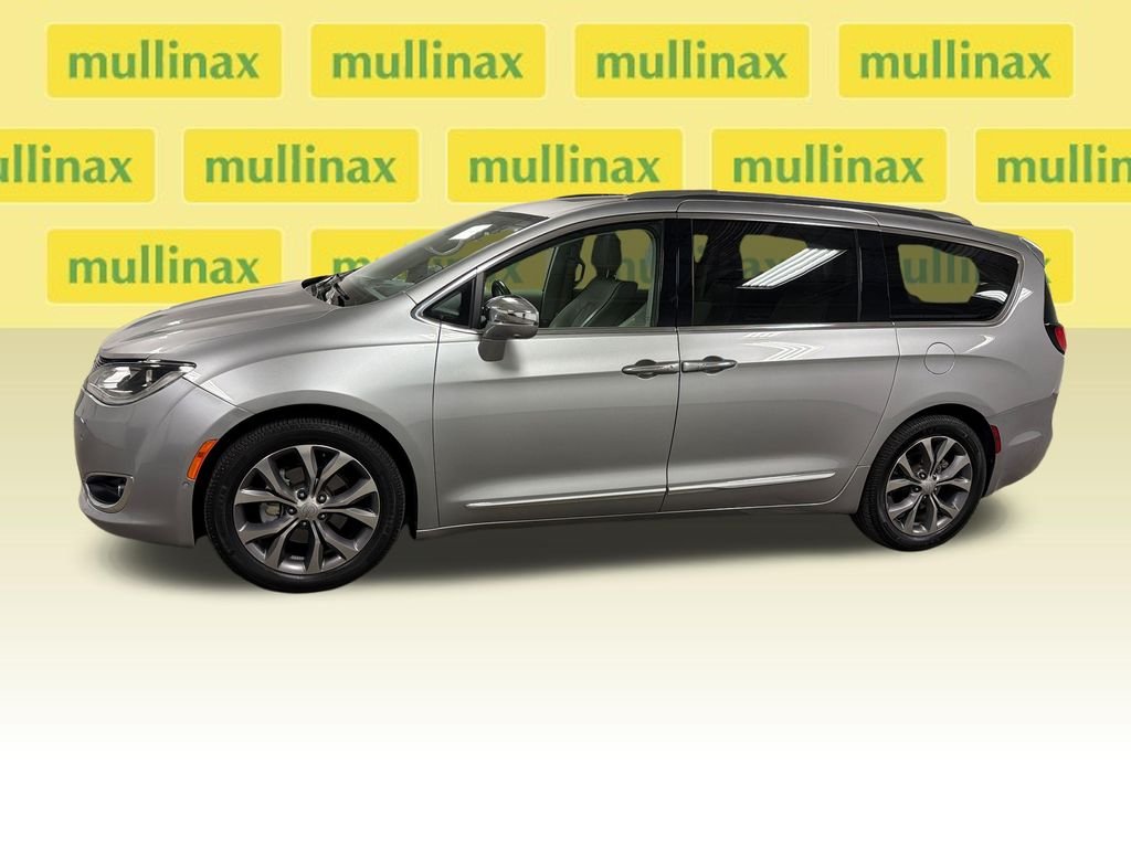 Used 2019 Silver Chrysler Limited image 9