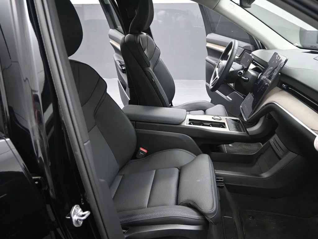 2025 Volvo EX90 Plus - Photo 26