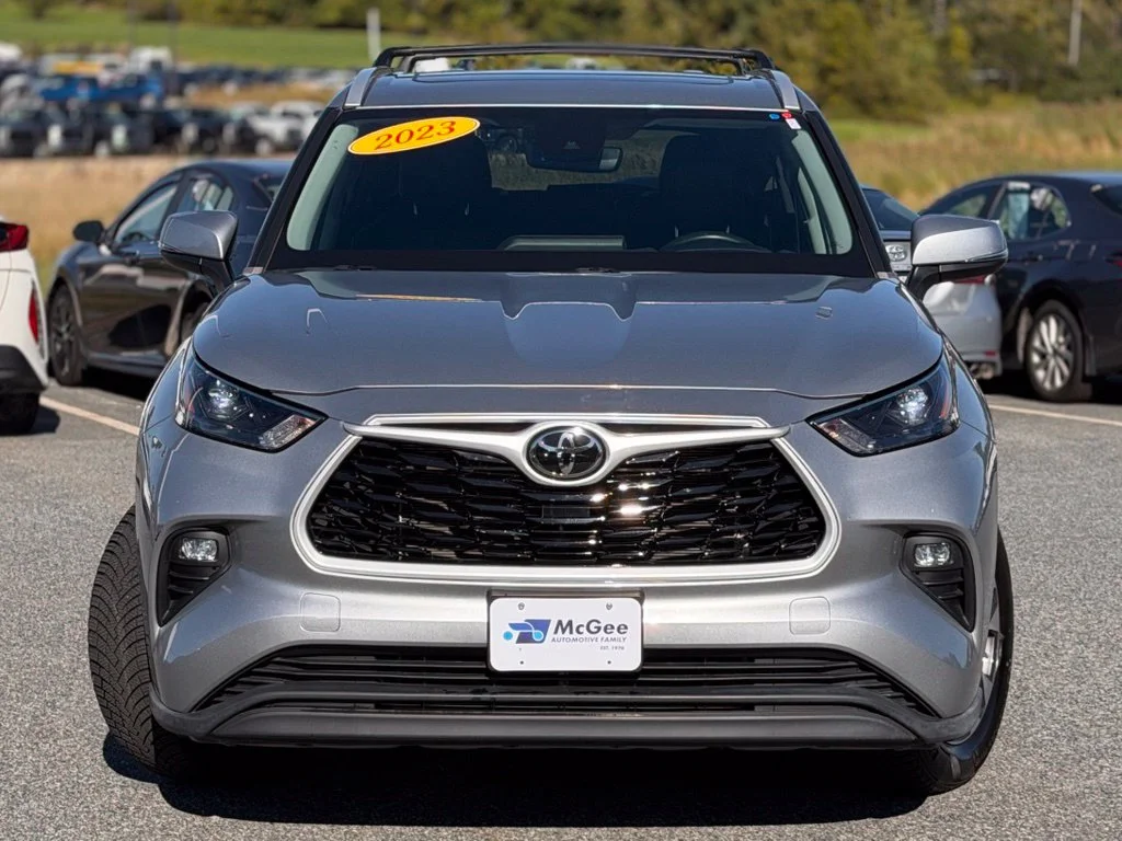 Used 2023 Silver Toyota XLE image 2