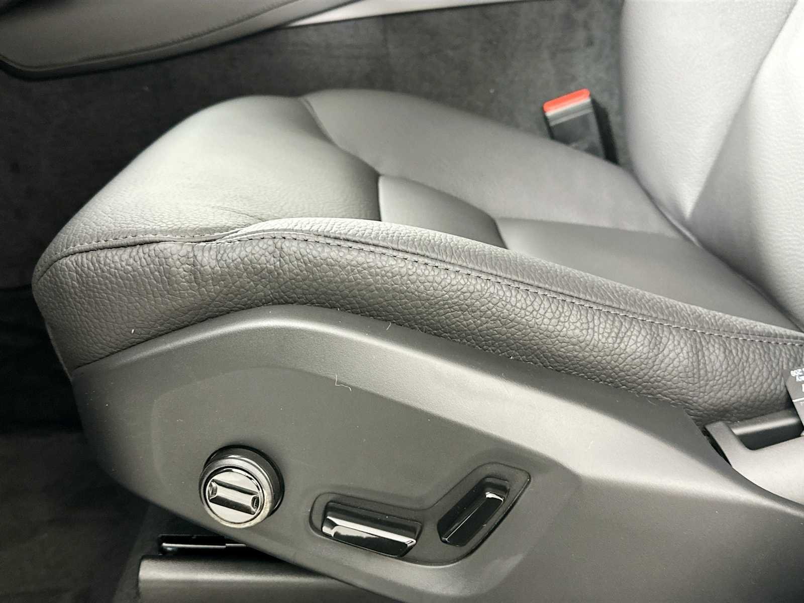 Certified Used 2025 Crystal White Volvo Plus image 15