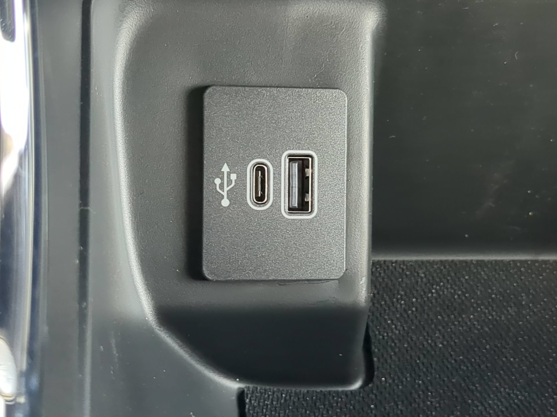 New 2026 Carbonized Gray Metallic Ford XLT image 58