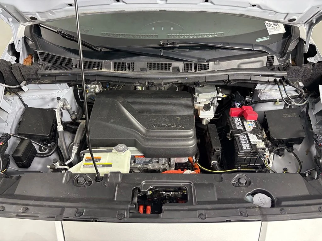 Used 2025 Silver Nissan S image 41