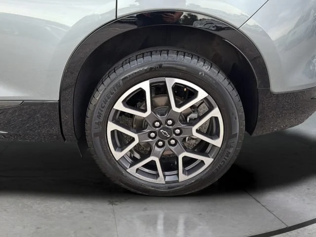 Used 2025 Sterling Gray Metallic Chevrolet RS image 28