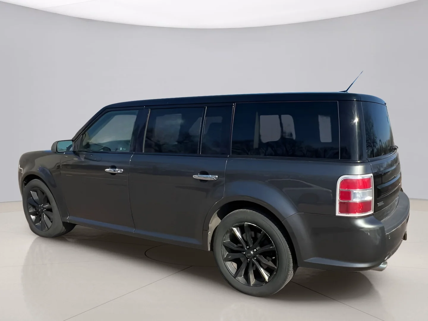 Used 2016 Gray Ford SEL image 6
