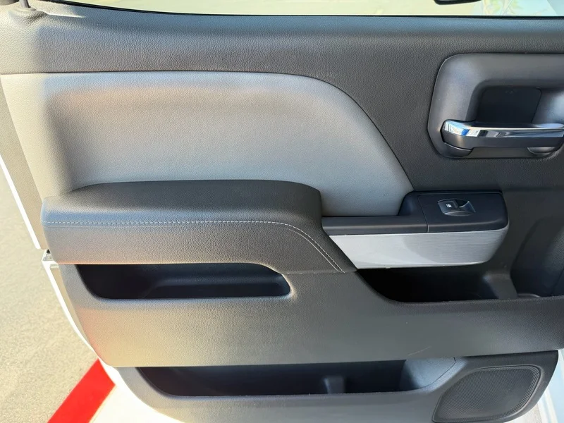 Used 2017 SUMMIT WHITE Chevrolet LT image 19