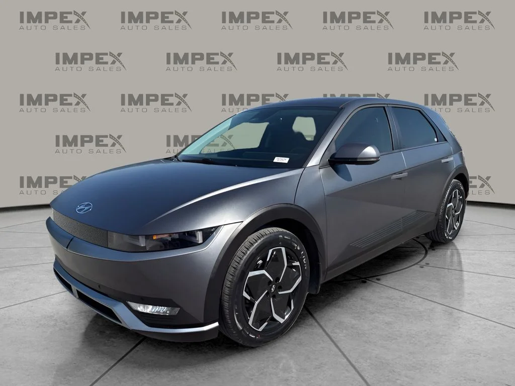 Used 2024 Gray Hyundai SEL image 1