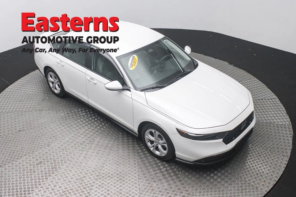Used 2025 White Honda LX image 3