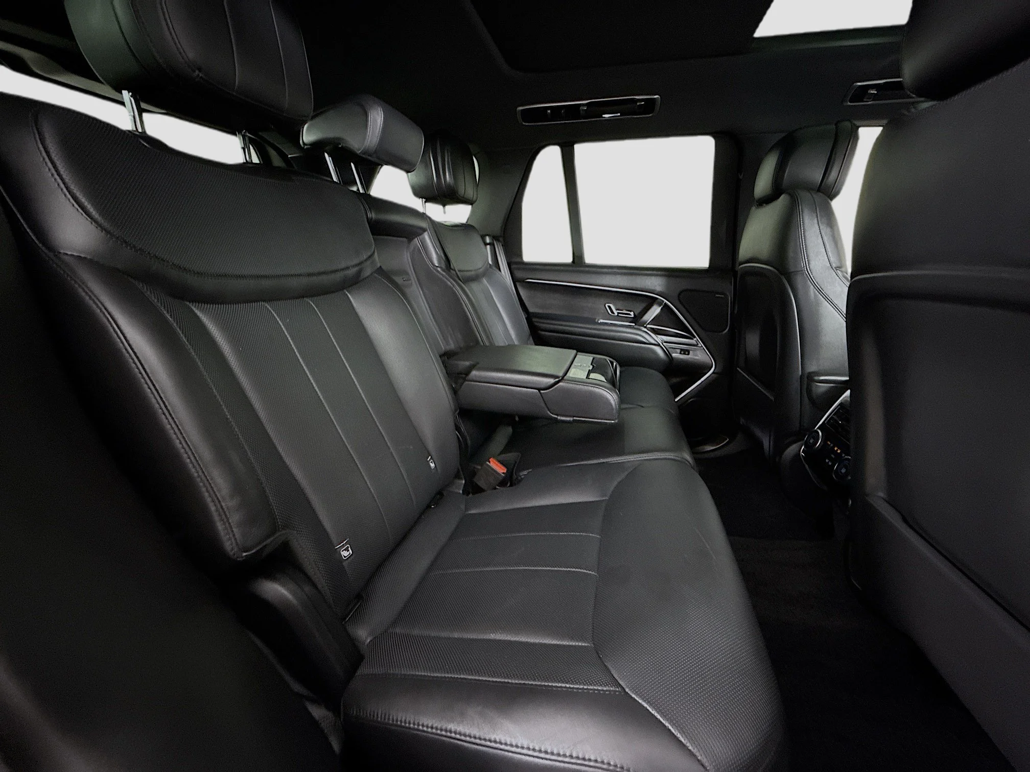 Used 2023 Gray Land Rover SE image 30