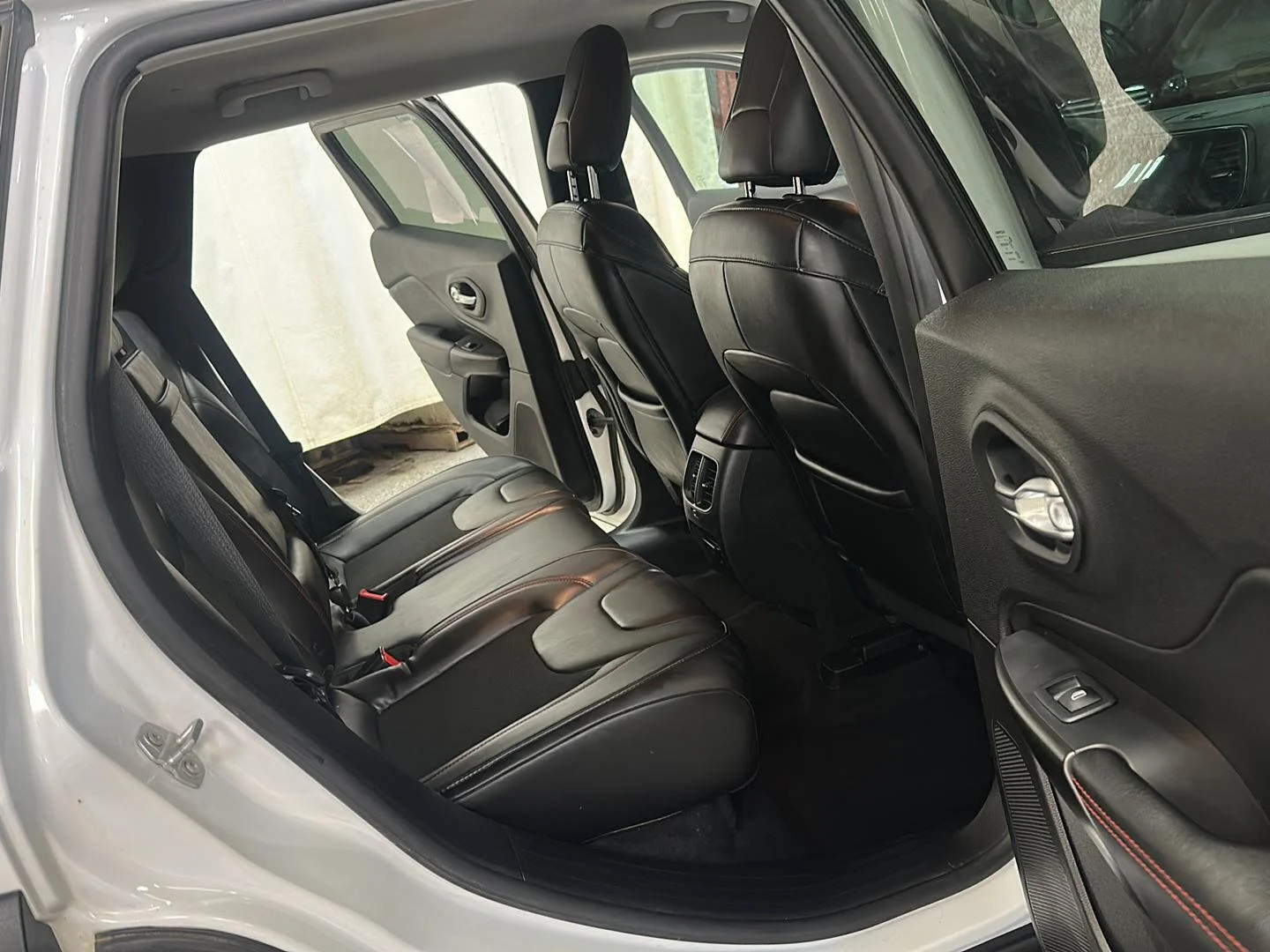 Used 2019 Bright White Clearcoat Jeep Trailhawk image 31