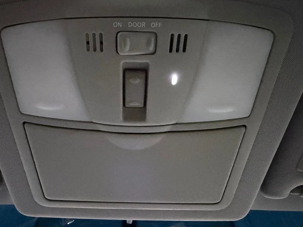 Used 2017 White INFINITI Base image 24