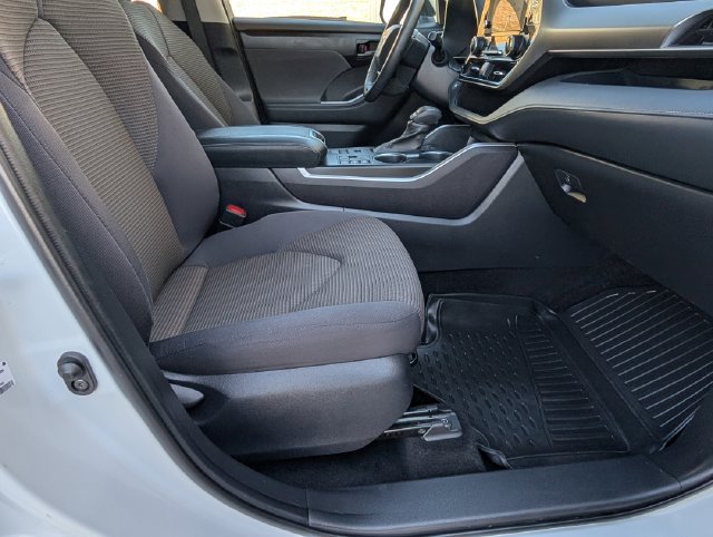 Used 2023 Off-white Toyota LE image 25