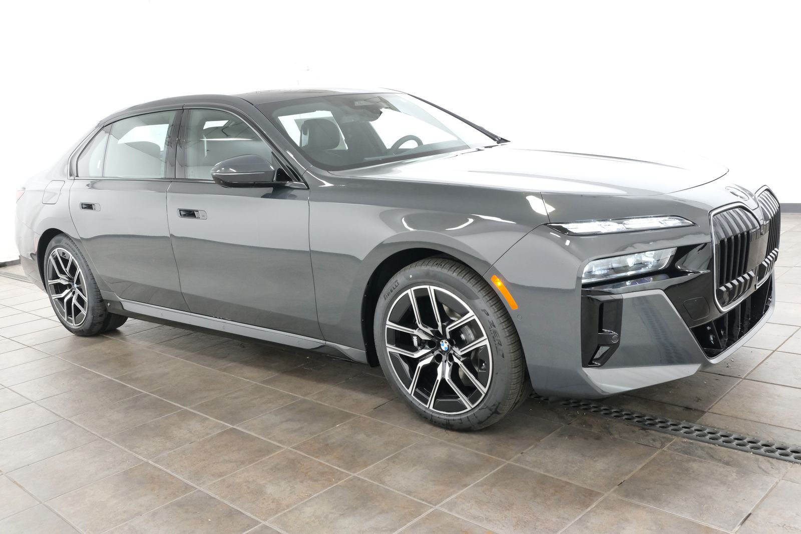 New 2026 Dravit Grey Metallic BMW 760i xDrive image 6