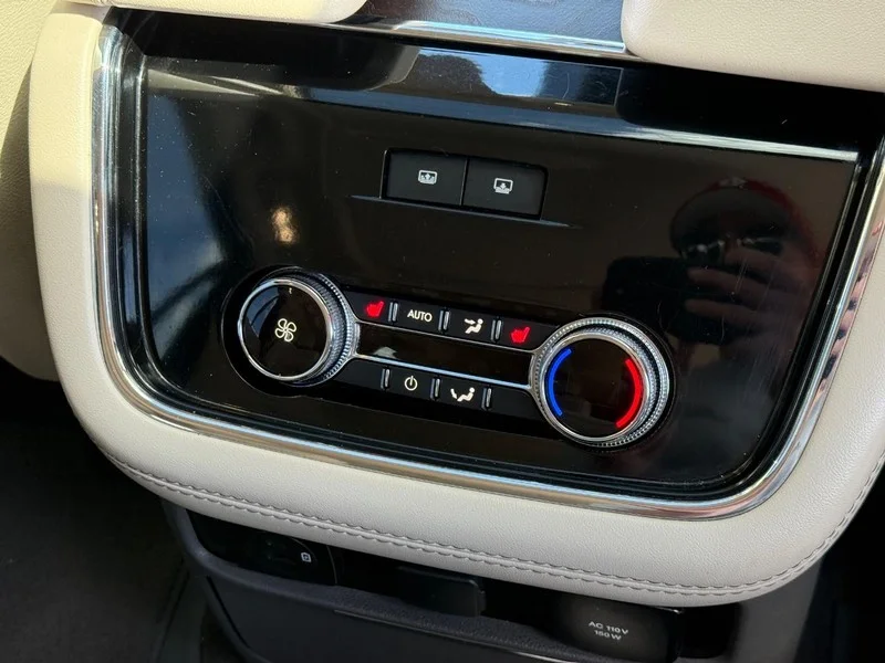 Used 2021 Pristine White Lincoln Reserve image 12