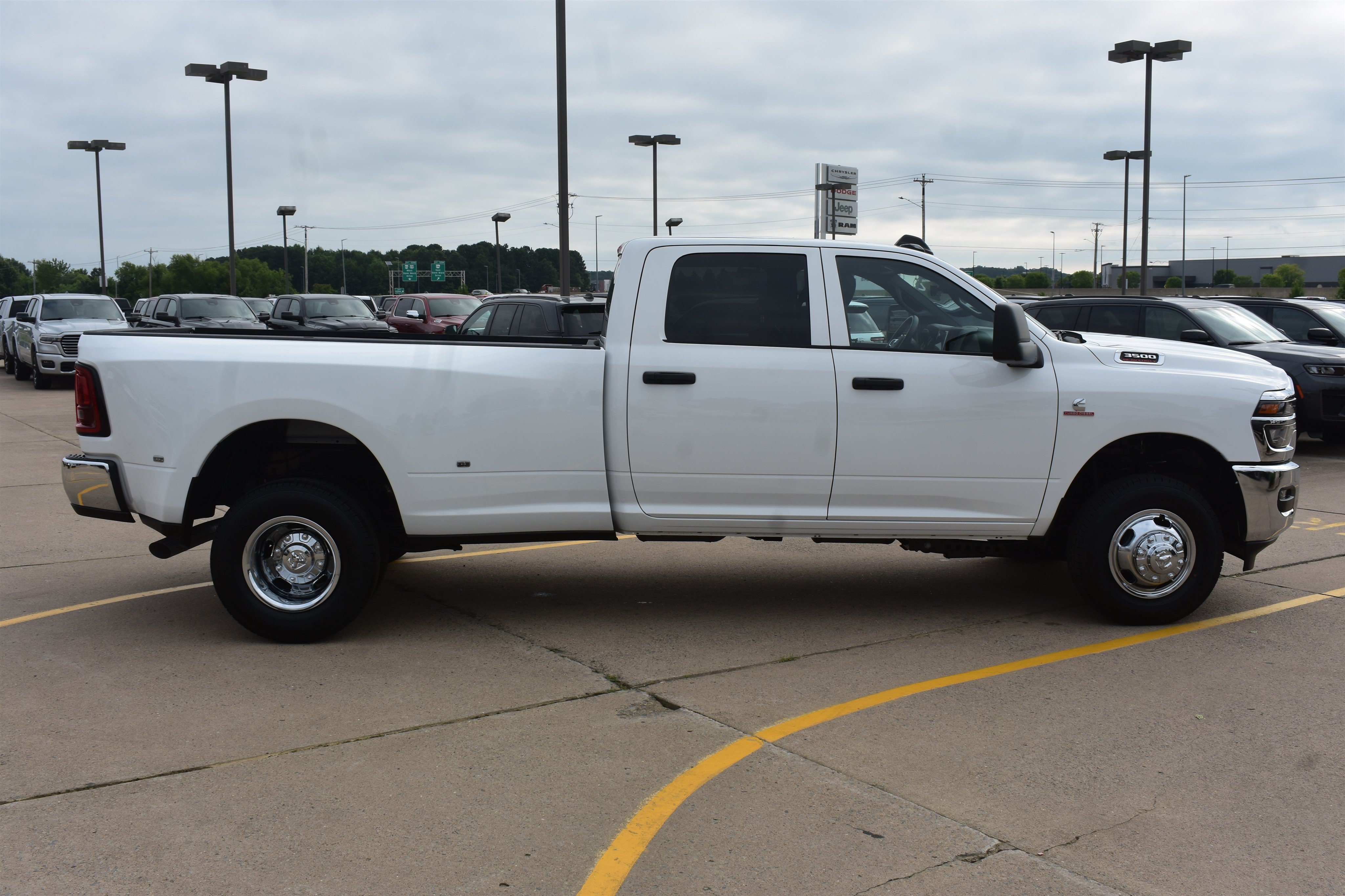 New 2026 Bright White Clear-Coat Exterior Paint RAM Tradesman image 4
