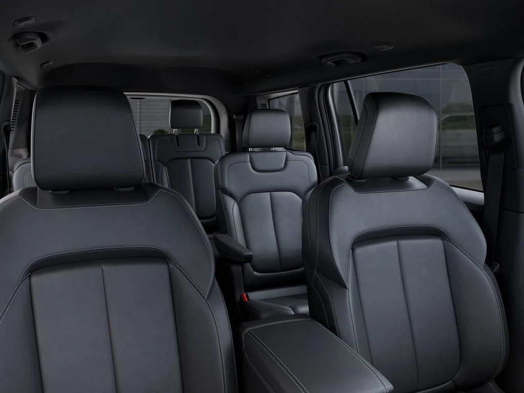 New 2025 Silver Zynith Exterior Paint Jeep Limited image 27
