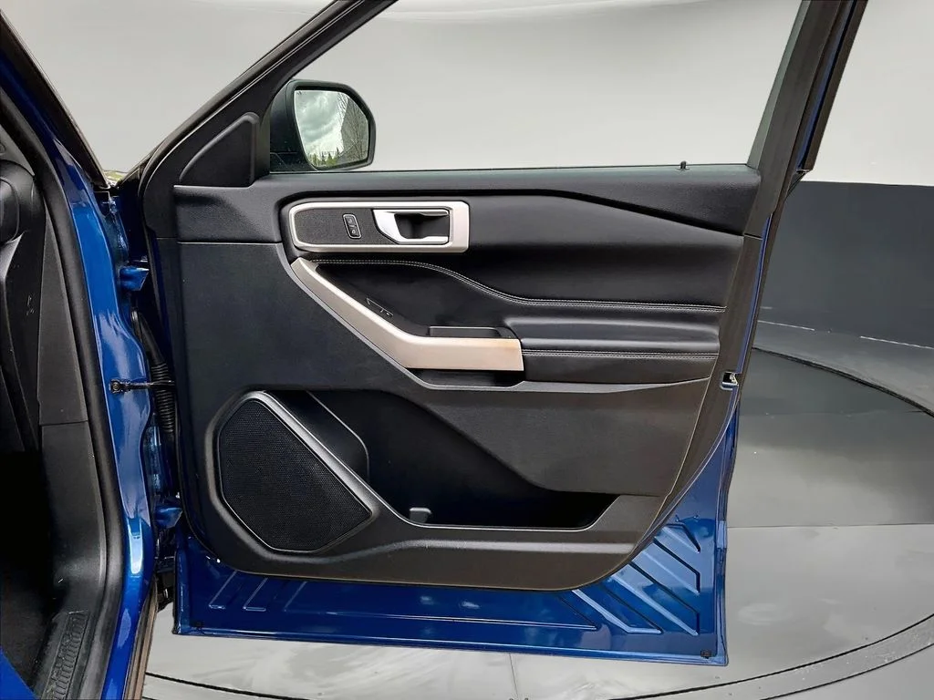 Used 2023 Blue Ford XLT image 32