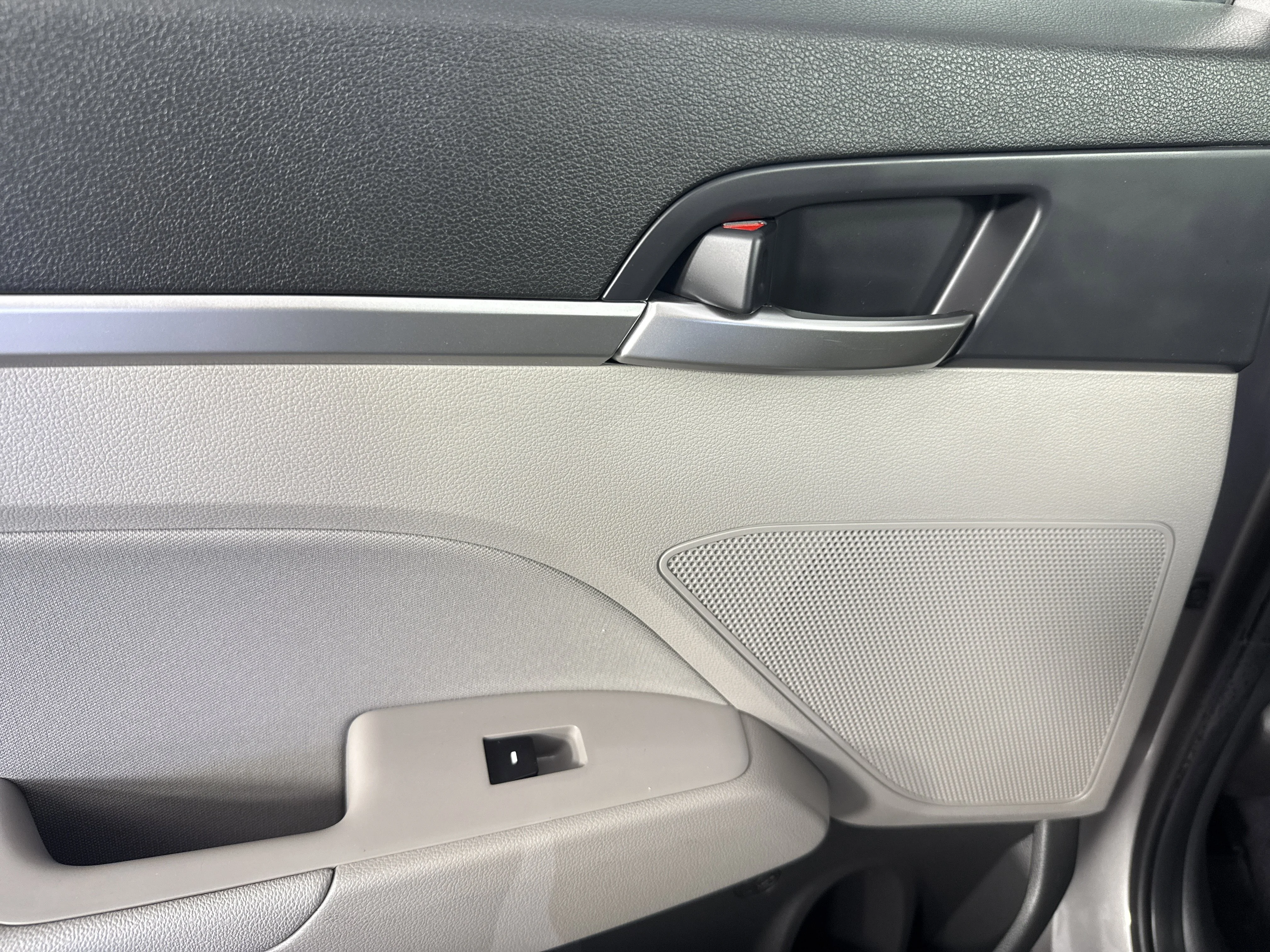 Used 2020 Fluid Metal Hyundai Value Edition image 18