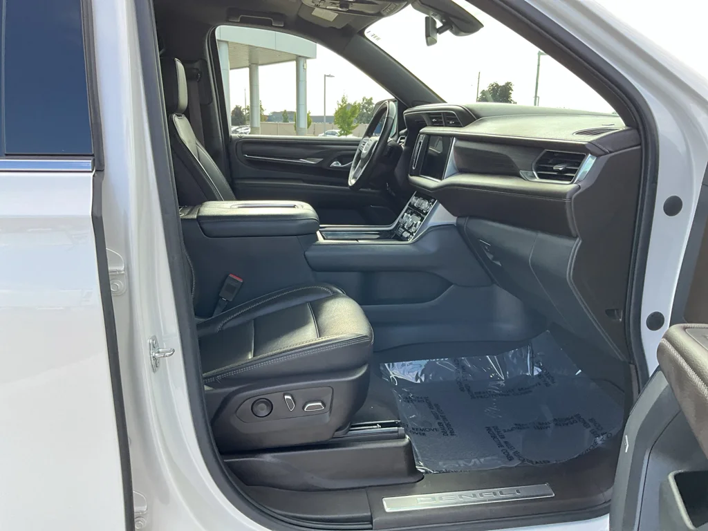 2022 GMC Yukon Denali - Photo 19