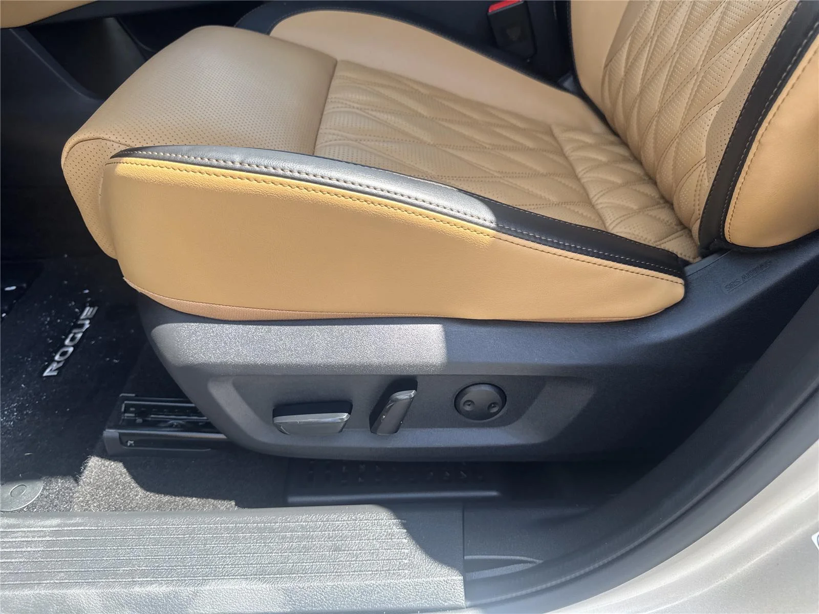 Used 2023 Beige Nissan PLATINUM image 12